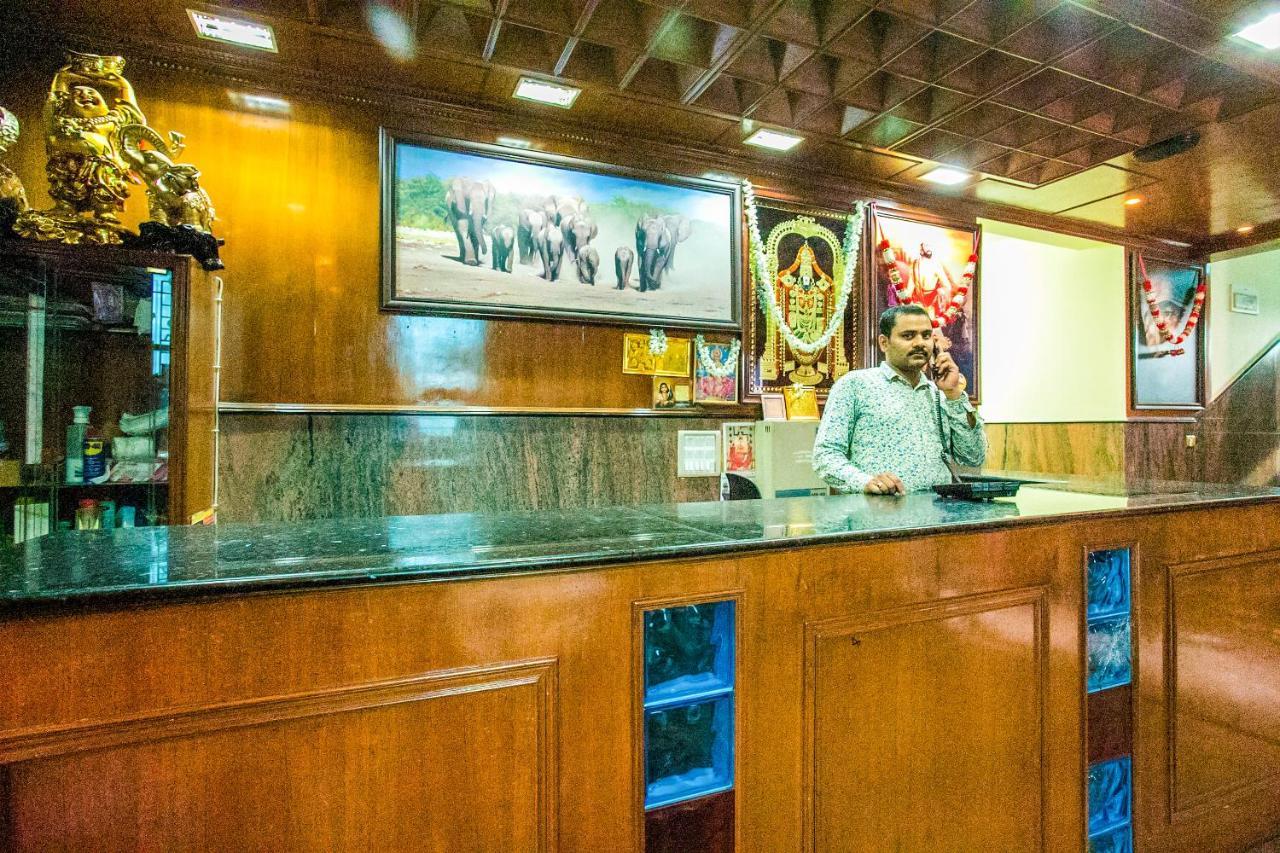 Hotel Priyanka Residency Bangalore Exterior foto